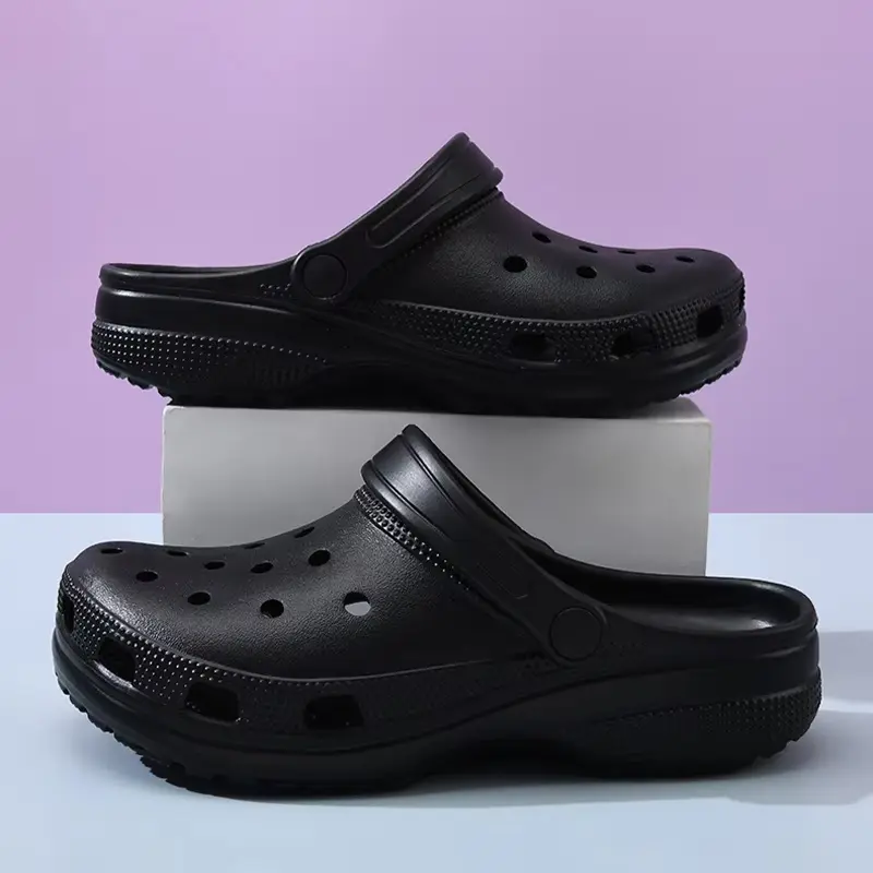 Custom Logo Anti Slip Crocodile Pattern Crocs Suppliers